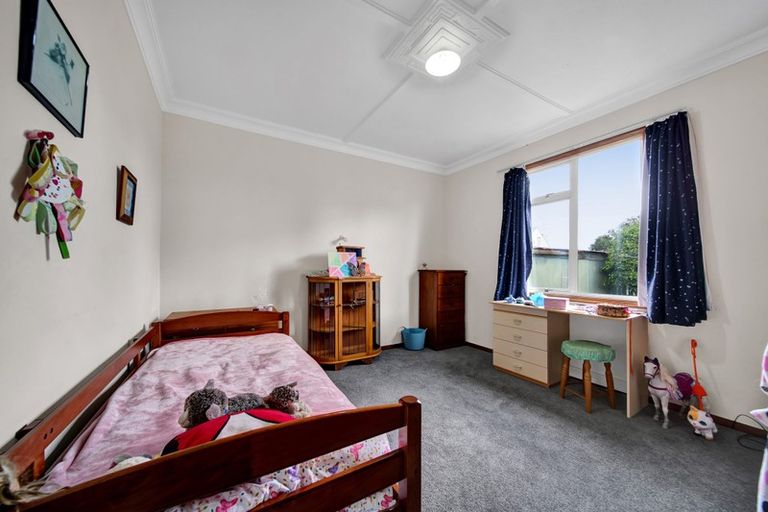 Photo of property in 1 Disraeli Street, Hawera, 4610