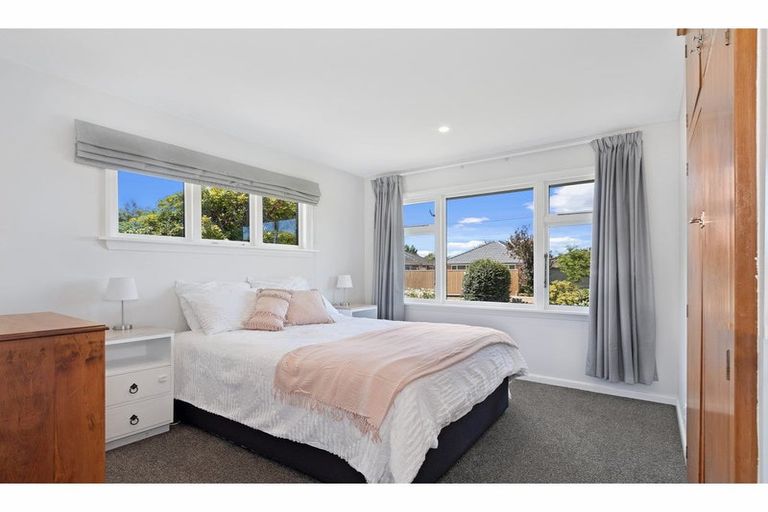 Photo of property in 15 Torquay Place, Bryndwr, Christchurch, 8053