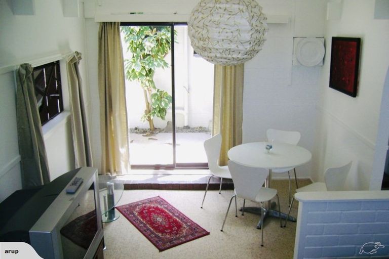 Photo of property in 2 Edgeworth Road, Glenfield, Auckland, 0629