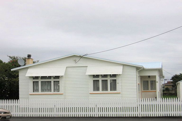 Photo of property in 17 Victoria Street, Levin, 5510
