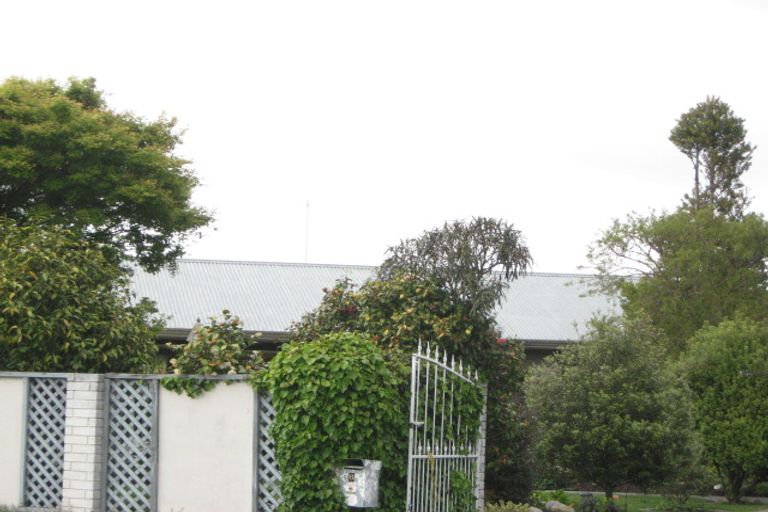 Photo of property in 6 Te One Place, Redwood, Christchurch, 8051