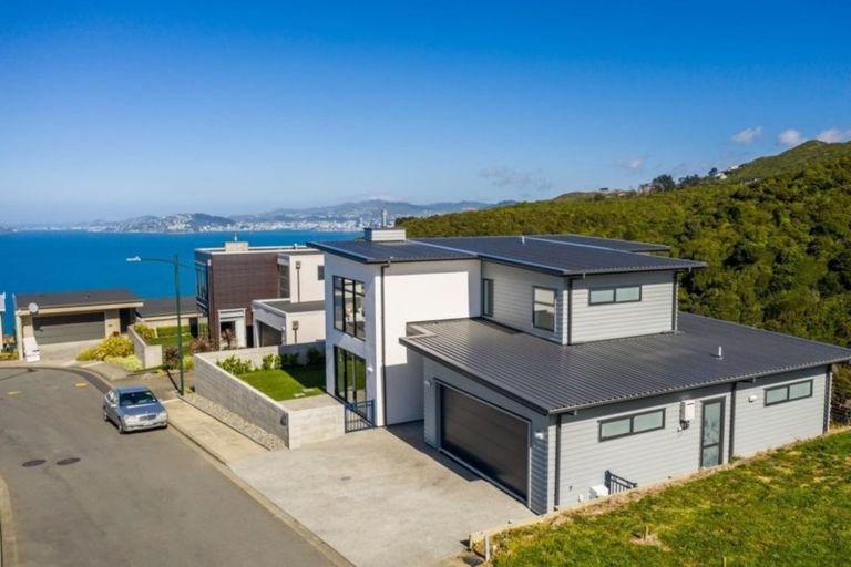Photo of property in 22 Cromwell Point, Newlands, Wellington, 6037
