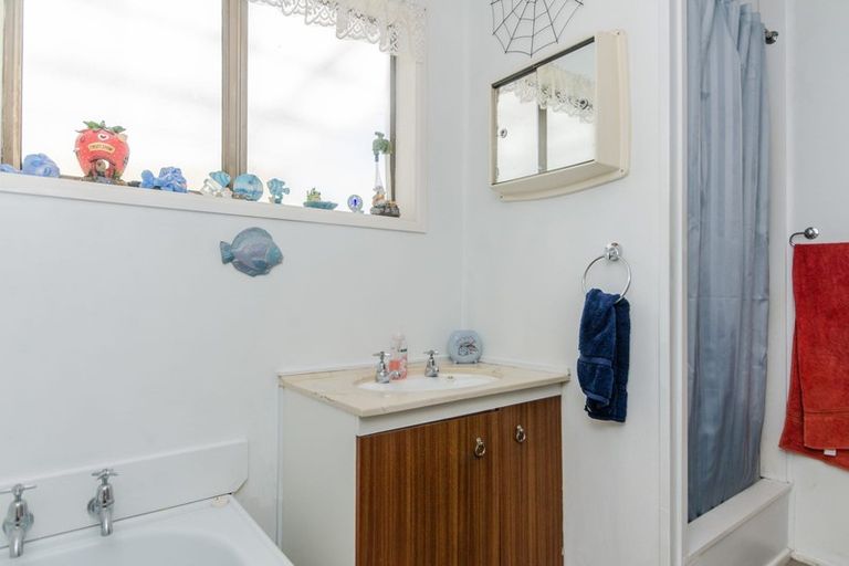 Photo of property in 20 Leaver Place, Weymouth, Auckland, 2103