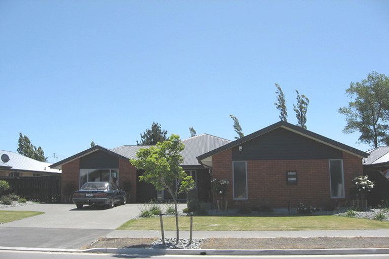 Photo of property in 8 Reka Street, Parklands, Christchurch, 8083