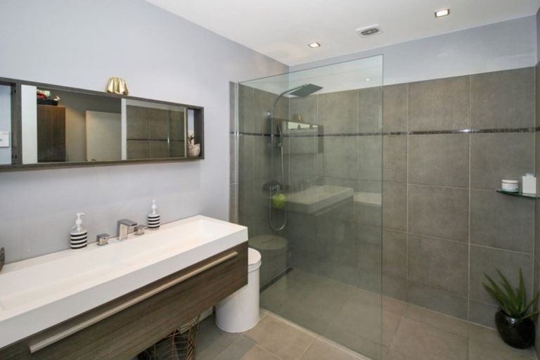 Photo of property in 409 Mangorei Road, Merrilands, New Plymouth, 4312