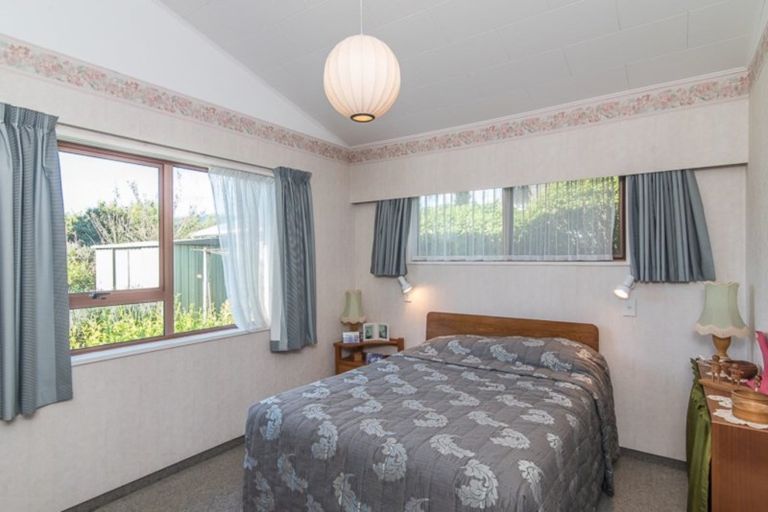 Photo of property in 211 Te Moana Road, Waikanae, 5036