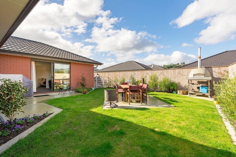 Photo of property in 58 Sunstone Crescent, Brown Owl, Upper Hutt, 5018