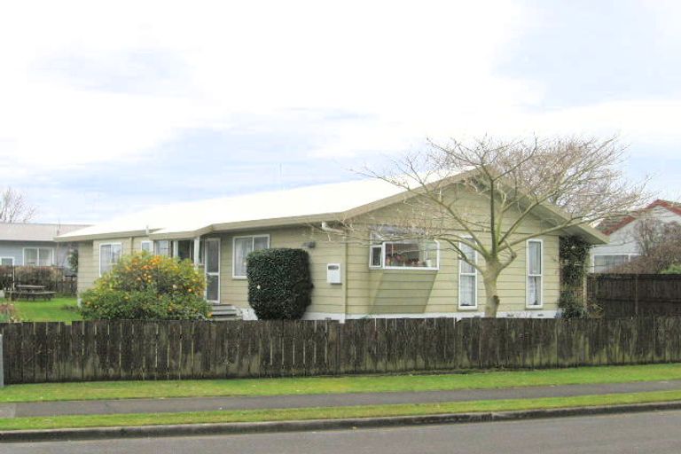 Photo of property in 8 Kentucky Crescent, Nawton, Hamilton, 3200