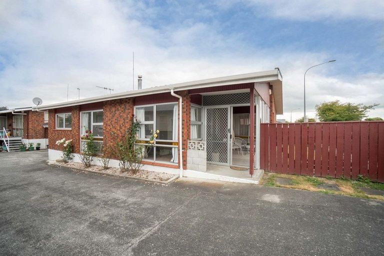 Photo of property in 24 Chelwood Street, Takaro, Palmerston North, 4412