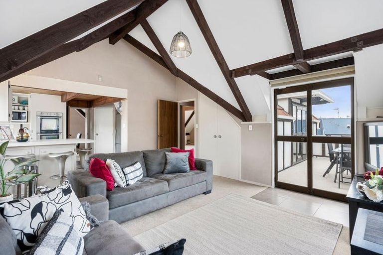 Photo of property in 1 Adonis Place, Half Moon Bay, Auckland, 2012