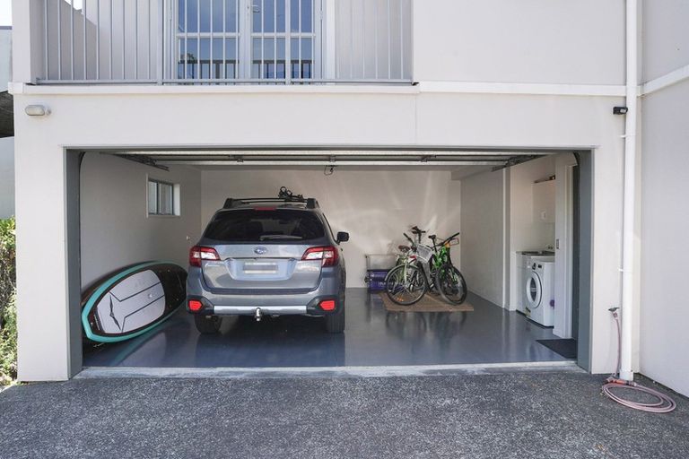 Photo of property in 1/143a Wiseley Road, West Harbour, Auckland, 0618