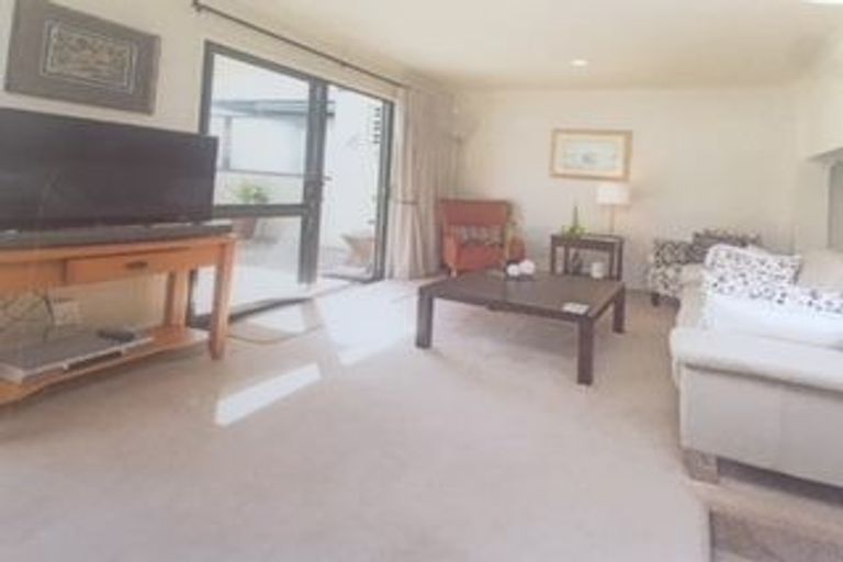 Photo of property in 22 Amorino Drive, Red Beach, 0932