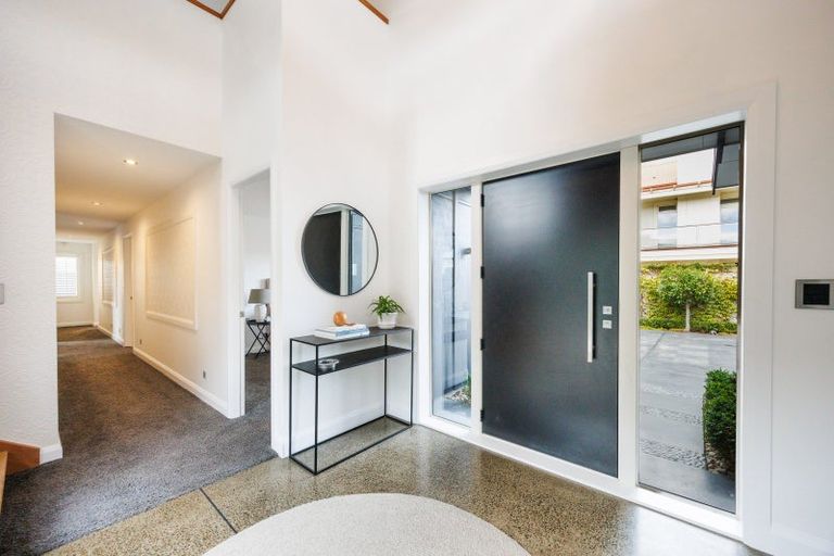 Photo of property in 5 Fairway Grove, Hokowhitu, Palmerston North, 4410