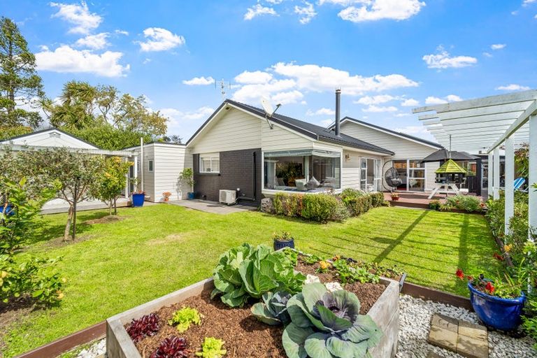 Photo of property in 31 Centreway Road, Orewa, 0931