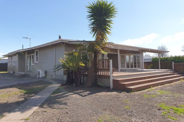 Photo of property in 18 Puketapu Road, Taradale, Napier, 4112