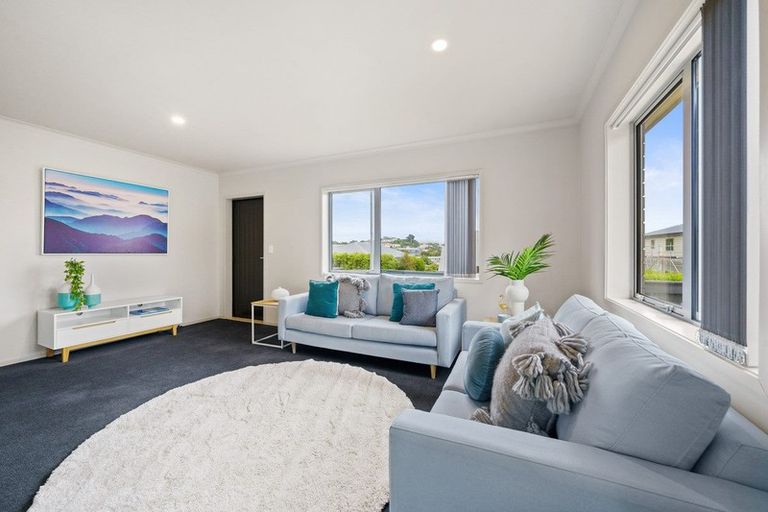 Photo of property in 5 Cresswell Place, Johnsonville, Wellington, 6037