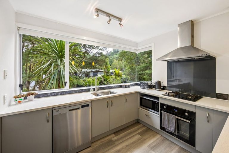 Photo of property in 7 Waima Crescent, Titirangi, Auckland, 0604