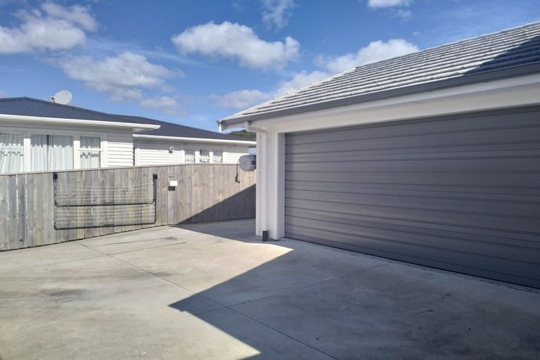 Photo of property in 4a Davis Grove, Wainuiomata, Lower Hutt, 5014