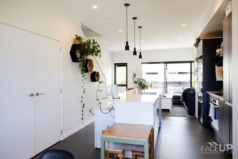 Photo of property in 10 Alexander Willis Crescent, Hobsonville, Auckland, 0616