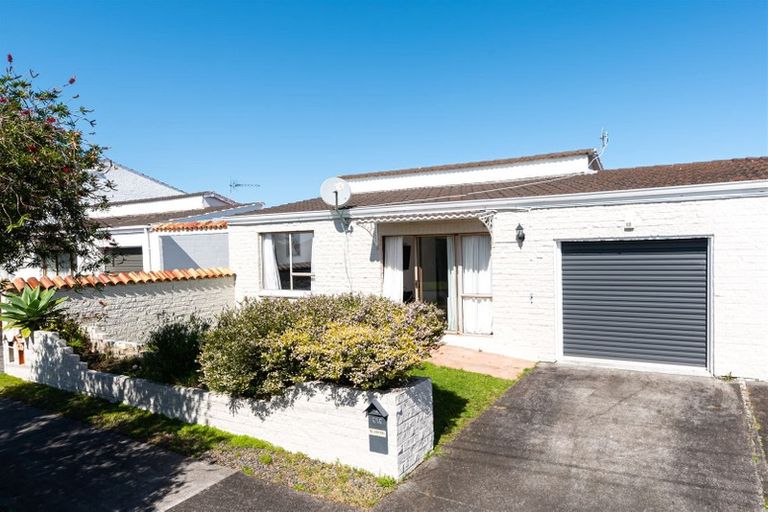 Photo of property in 1/1 Akehurst Avenue, New Lynn, Auckland, 0600