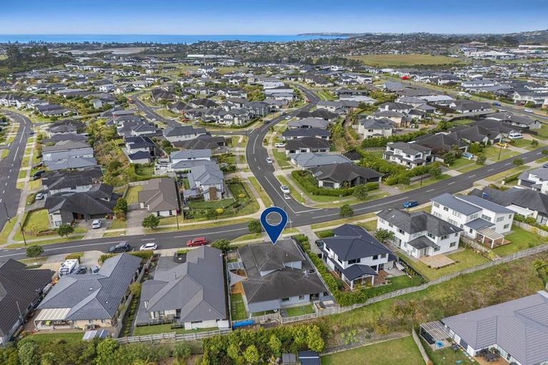 Photo of property in 14 Kingfisher Road, Silverdale, 0932