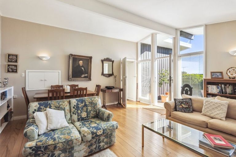 Photo of property in 16 Kakariki Grove, Waikanae, 5036