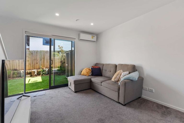 Photo of property in 6/102 Millbrook Road, Sunnyvale, Auckland, 0612