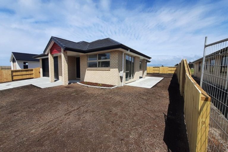 Photo of property in 91 Kaurinui Crescent, One Tree Point, 0118