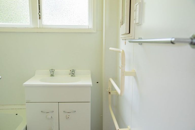 Photo of property in 43 Hillary Crescent, Belmont, Auckland, 0622