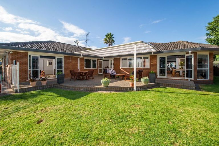 Photo of property in 15 Longford Park Drive, Takanini, 2112