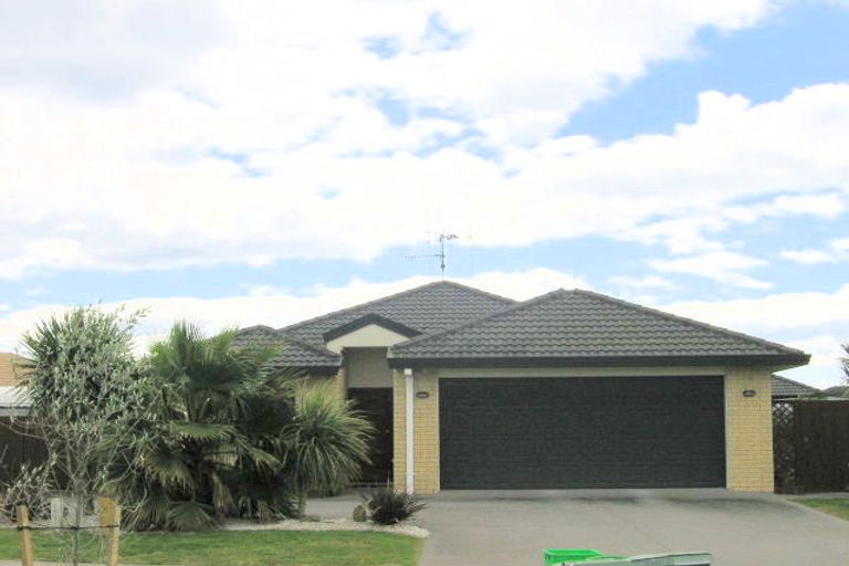 Photo of property in 72 Corinth Grove, Papamoa Beach, Papamoa, 3118