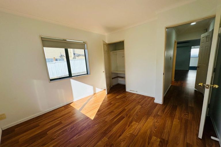 Photo of property in 18 Patts Avenue, Glendene, Auckland, 0602