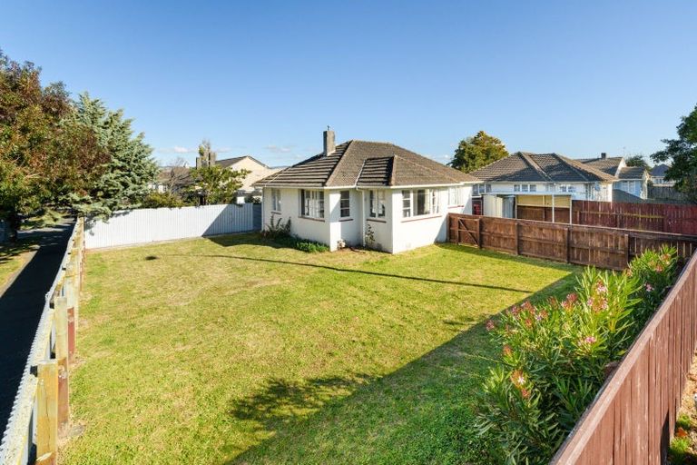 Photo of property in 660 Featherston Street, Roslyn, Palmerston North, 4414