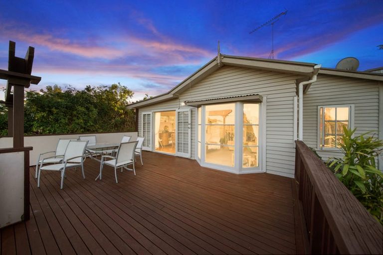 Photo of property in 23 Pohutukawa Avenue, Shelly Park, Auckland, 2014