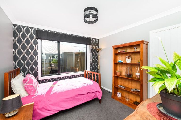 Photo of property in 23 Silicon Way, Fitzherbert, Palmerston North, 4410