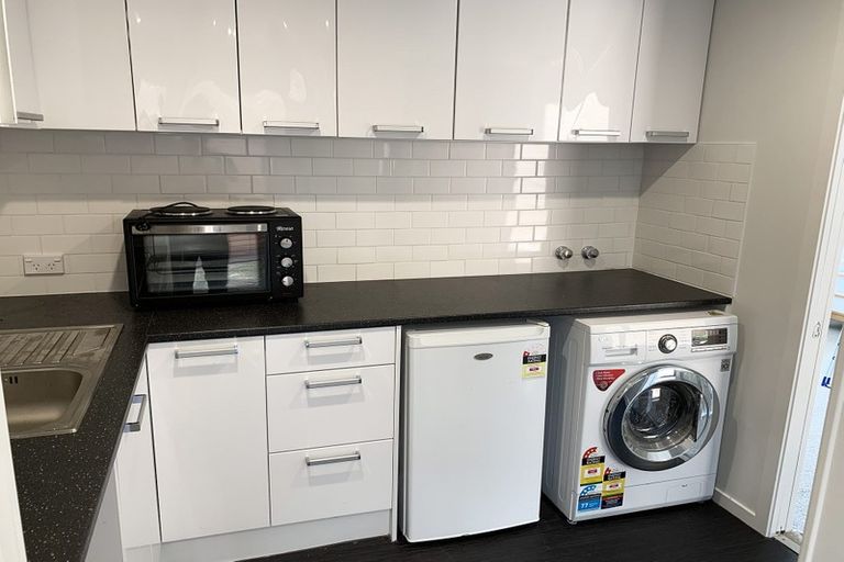 Photo of property in 1/18 Glenwood Avenue, Birkenhead, Auckland, 0626