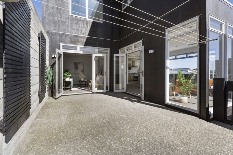 Photo of property in 67 Sheridan Terrace, Johnsonville, Wellington, 6037