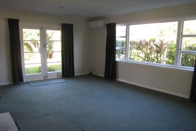 Photo of property in 12 Karu Crescent, Waikanae, 5036