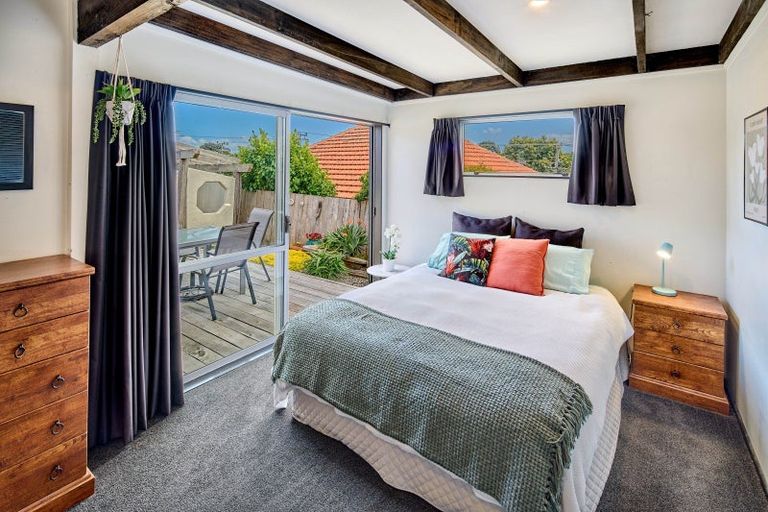 Photo of property in 104 Renown Road, Raumati South, Paraparaumu, 5032