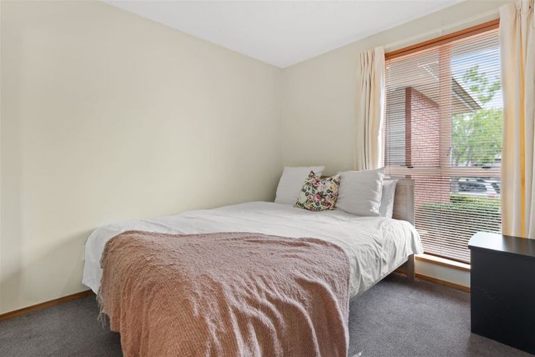 Photo of property in 1 Ilfracombe Place, Burnside, Christchurch, 8053