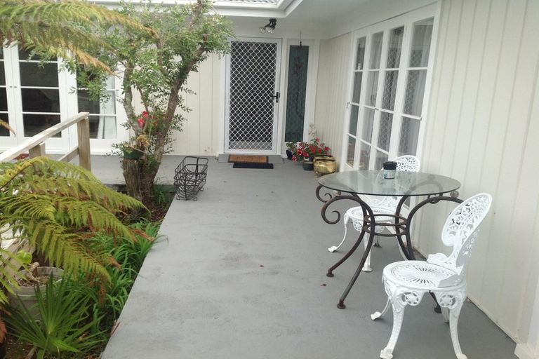 Photo of property in 516 Te Atatu Road, Te Atatu Peninsula, Auckland, 0610