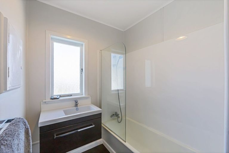 Photo of property in 21 Tindalls Bay Road, Tindalls Beach, Whangaparaoa, 0930