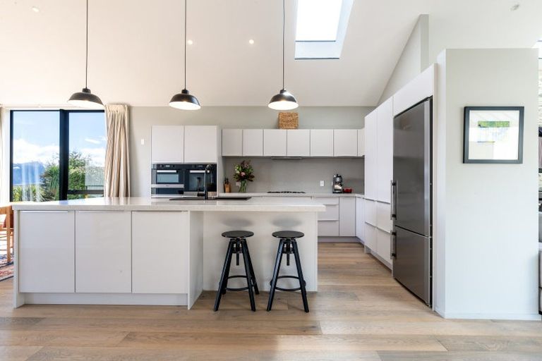 Photo of property in 33 Hackett Road, Jacks Point, Queenstown, 9371