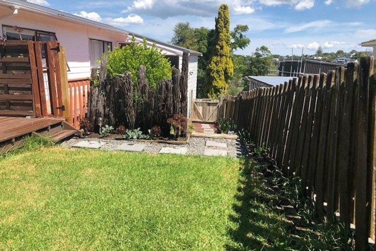 Photo of property in 29 Deverell Place, Northcross, Auckland, 0632