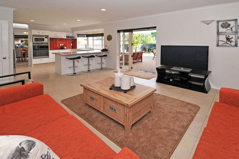 Photo of property in 15 Longford Park Drive, Takanini, 2112