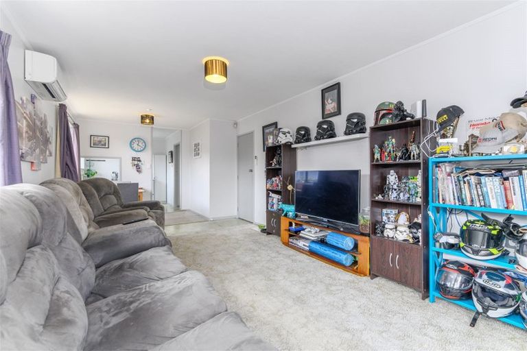 Photo of property in 1/10 Hillman Place, Ranui, Auckland, 0612