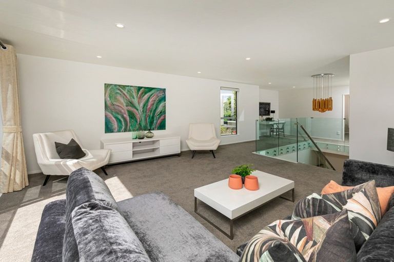 Photo of property in 144 East Coast Road, Forrest Hill, Auckland, 0620