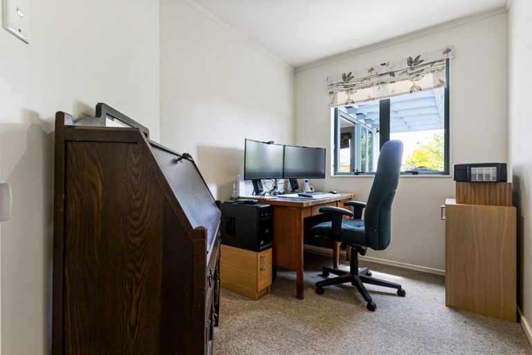 Photo of property in 16 Landsdale Place, Massey, Auckland, 0614