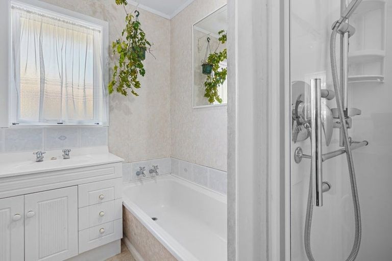 Photo of property in 33 Dunstan Crescent, Hornby, Christchurch, 8042