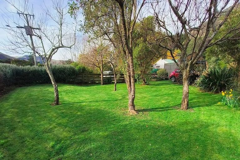 Photo of property in 4310 Christchurch Akaroa Road, Little River, 7591